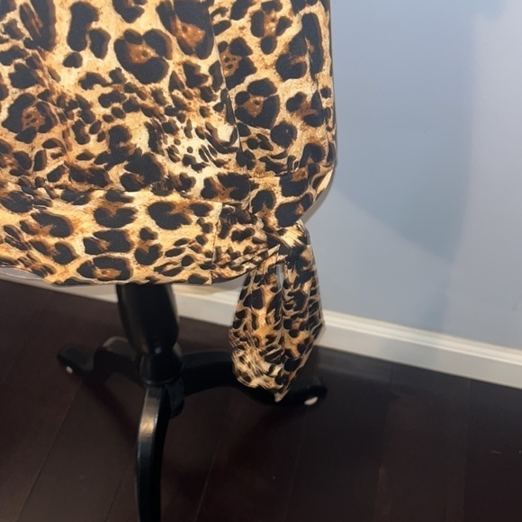 By&By leopard print top with bow detail size XXL.  Like new condition - Picture 3 of 9